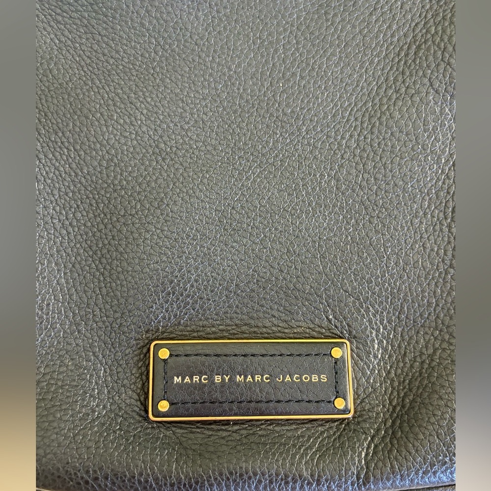 Marc by Marc Jacobs "Too Hot to Handle Sia” Black Leather Crossbody Bag - Picture 2 of 6